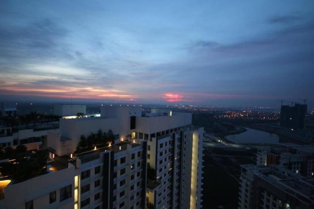 Lovely 3-Bedroom Serviced Apartment @ ไซเบอร์จายา ภายนอก รูปภาพ